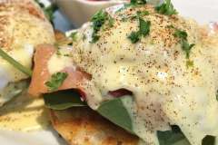 Smoked salmon and spinach eggs Benedict
