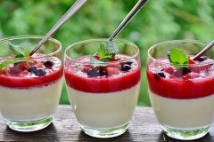 Panna cotta with berries