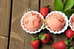 Organic strawberries custard home made gelato with mix berries