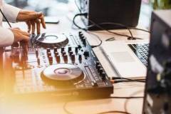DJ